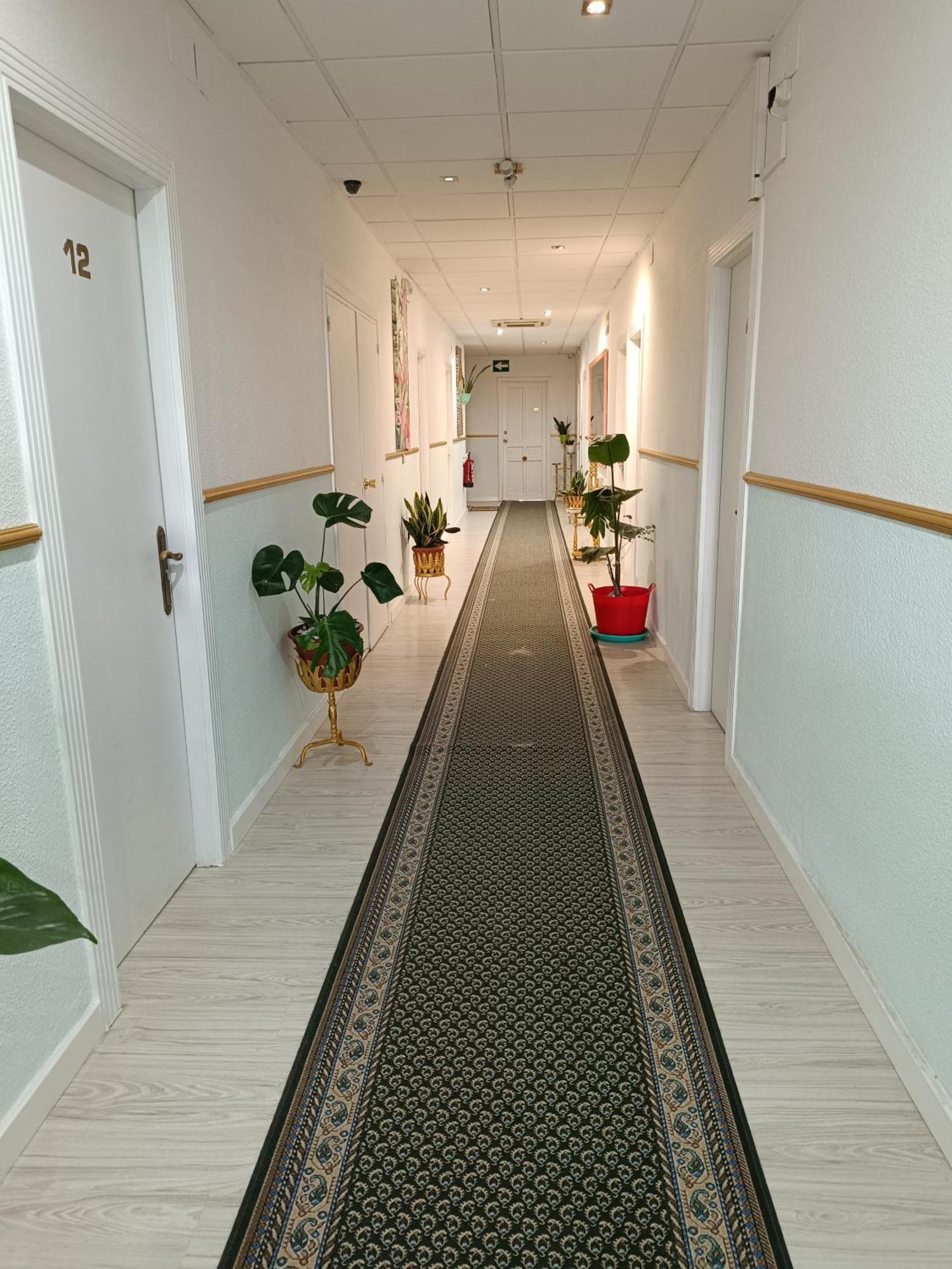 Hostal Fuente Del Pino Хумілья Екстер'єр фото