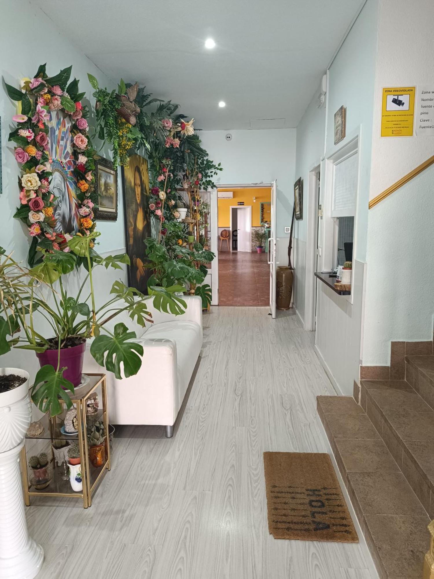 Hostal Fuente Del Pino Хумілья Екстер'єр фото