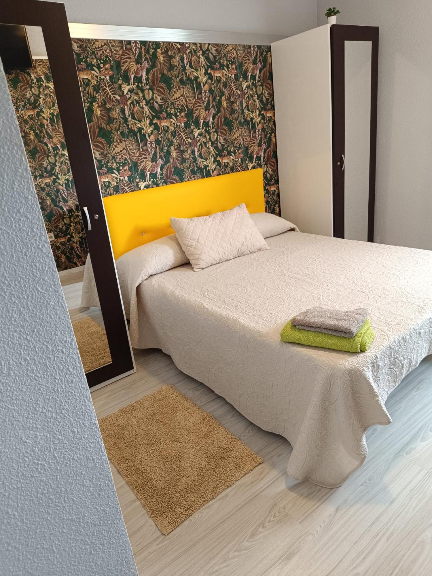 Hostal Fuente Del Pino Хумілья Екстер'єр фото