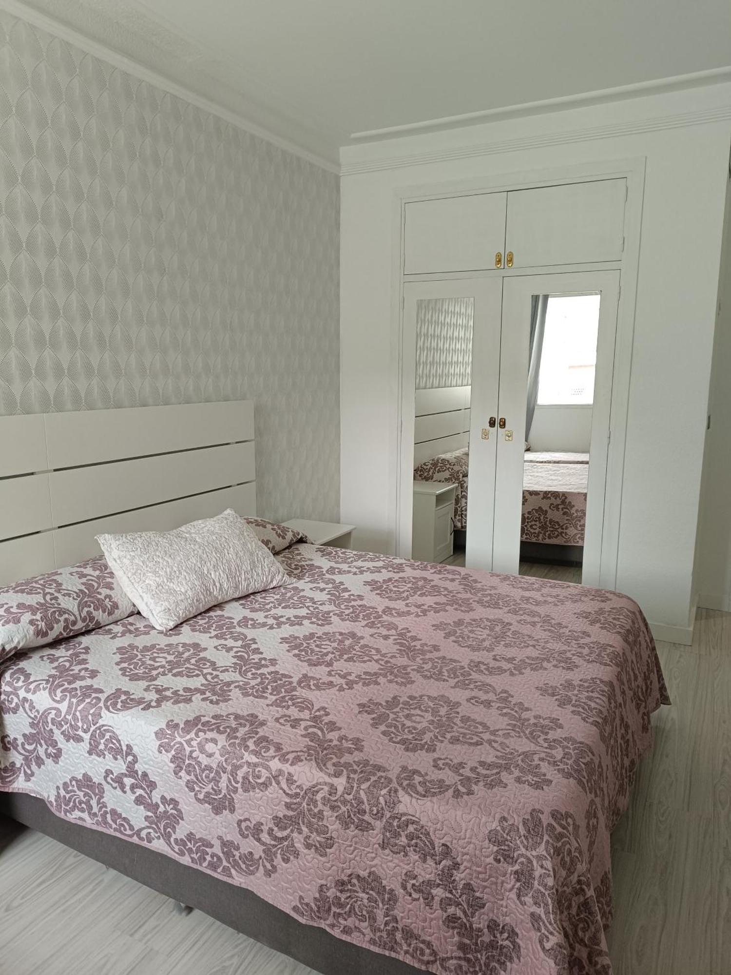 Hostal Fuente Del Pino Хумілья Екстер'єр фото
