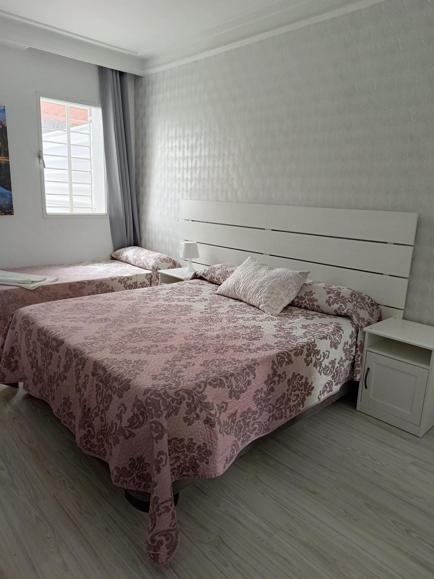 Hostal Fuente Del Pino Хумілья Екстер'єр фото